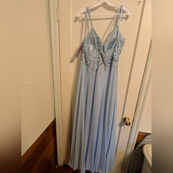 Bridesmaid/Prom/Formal Dress - Picture 3 of 5